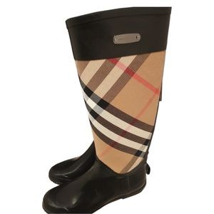 Burberry Rain Boots (size Eu39 / US 8.5/9)